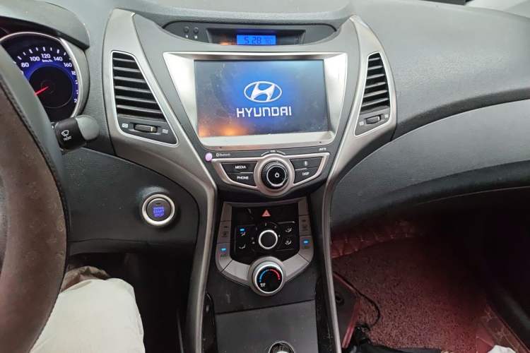 Used Hyundai Elantra (5th Generation / Langdong) 2015 1.6L Automatic Leading Model Audio And AC Panel