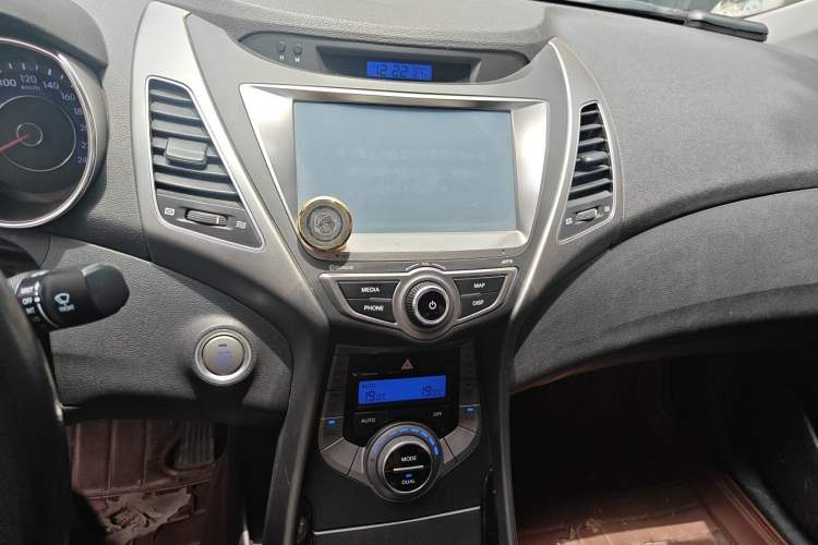 Used Hyundai Elantra (5th Generation / Langdong) 2015 1.6L Automatic Luxury Model Audio And AC Panel