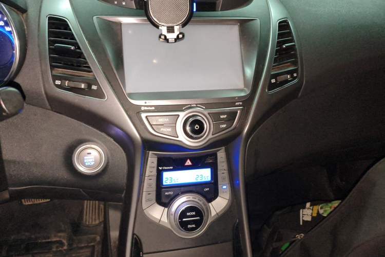 Used Hyundai Elantra (5th Generation / Langdong) 2015 1.6L Automatic Luxury Model Audio And AC Panel