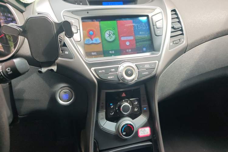 Used Hyundai Elantra (5th Generation / Langdong) 2015 1.6L Manual Leading Model Audio And AC Panel