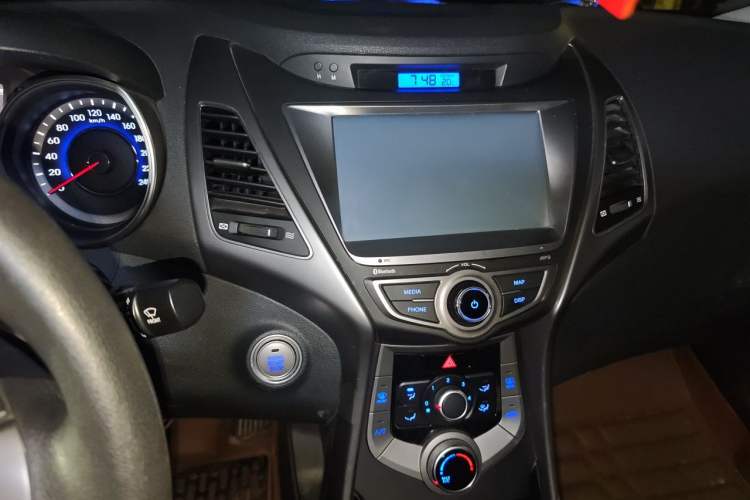 Used Hyundai Elantra (5th Generation / Langdong) 2015 1.6L Automatic Leading Model Audio And AC Panel