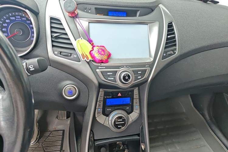 Used Hyundai Elantra (5th Generation / Langdong) 2015 1.6L Automatic Luxury Model Audio And AC Panel