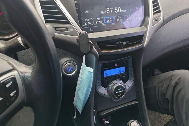 Used Hyundai Elantra (5th Generation / Langdong) 2015 1.6L Automatic Luxury Model Audio And AC Panel