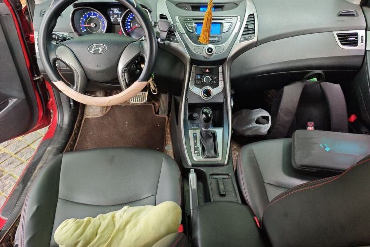 Used Hyundai Elantra (5th Generation / Langdong) 2015 1.6L Automatic Fashion Model Center Console