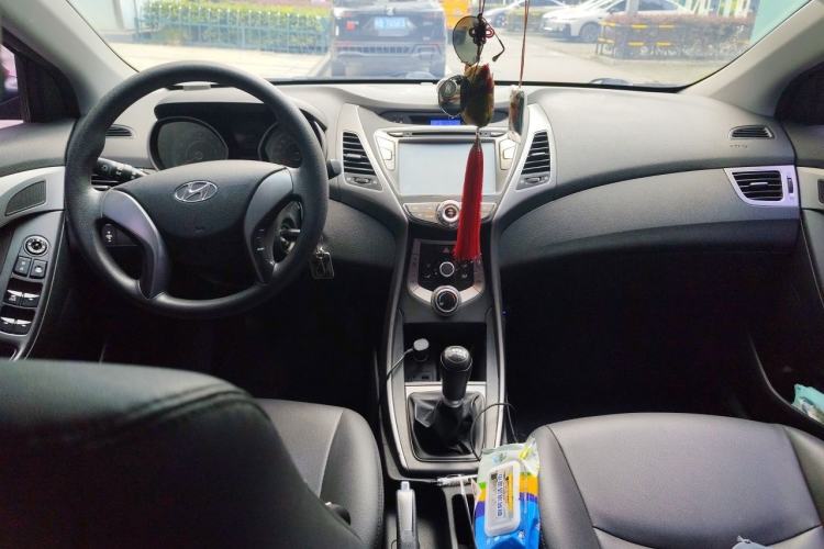 Used Hyundai Elantra (5th Generation / Langdong) 2015 1.6L Manual Fashion Edition Center Console