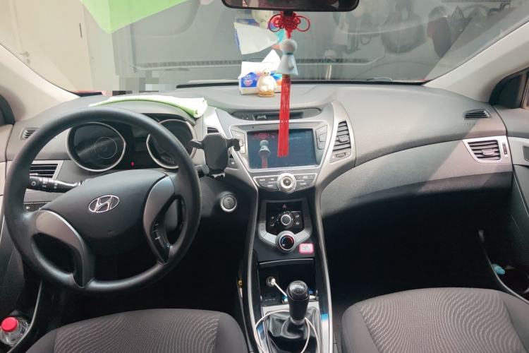 Used Hyundai Elantra (5th Generation / Langdong) 2015 1.6L Manual Leading Model Center Console