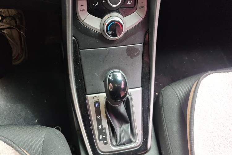 Used Hyundai Elantra (5th Generation / Langdong) 2015 1.6L Automatic Leading Model Gear Lever