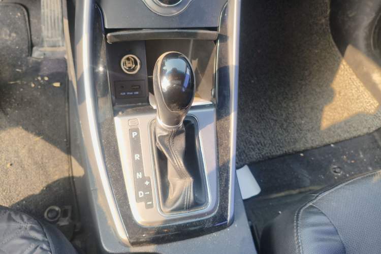 Used Hyundai Elantra (5th Generation / Langdong) 2015 1.6L Automatic Luxury Model Gear Lever