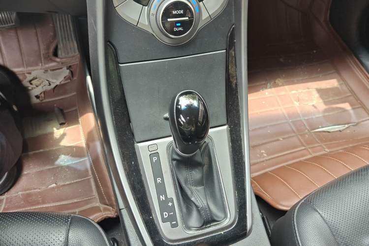 Used Hyundai Elantra (5th Generation / Langdong) 2015 1.6L Automatic Luxury Model Gear Lever