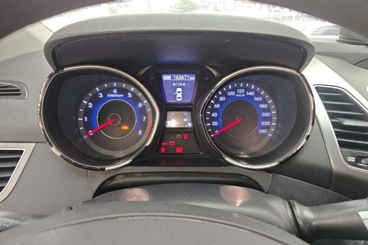 Used Hyundai Elantra (5th Generation / Langdong) 2015 1.6L Manual Leading Model Instrument Cluster