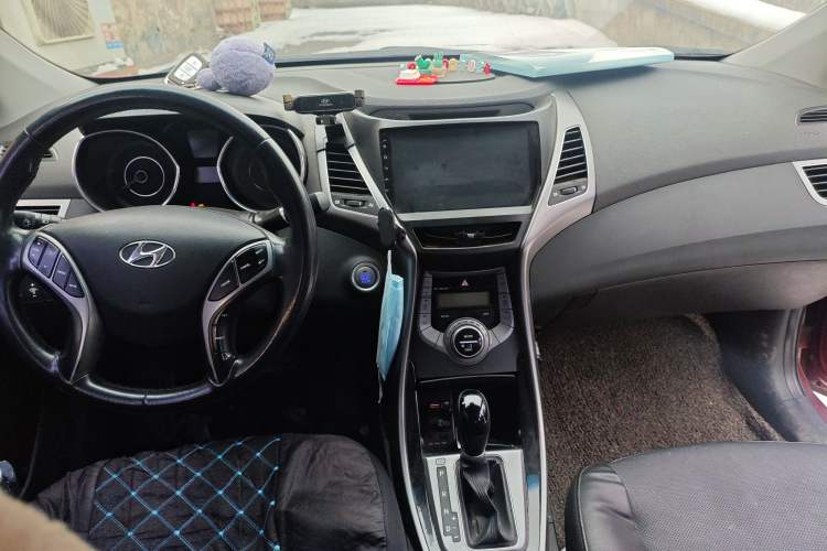 Used Hyundai Elantra (5th Generation / Langdong) 2015 1.6L Automatic Luxury Model Interior 2