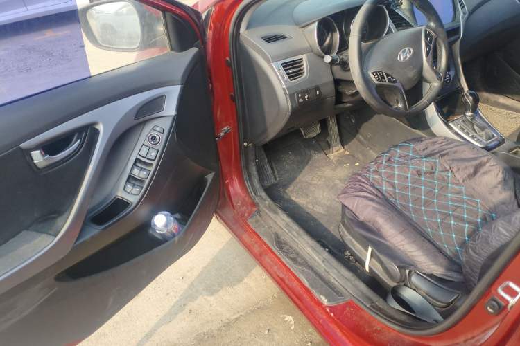 Used Hyundai Elantra (5th Generation / Langdong) 2015 1.6L Automatic Luxury Model Interior 3