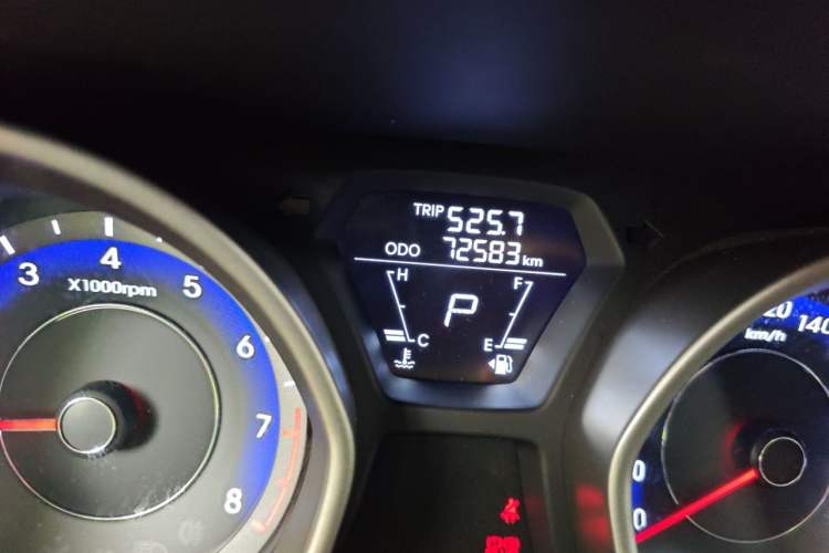 Used Hyundai Elantra (5th Generation / Langdong) 2015 1.6L Automatic Fashion Model Odometer Close Up