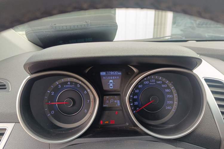 Used Hyundai Elantra (5th Generation / Langdong) 2015 1.6L Automatic Leading Model Odometer Close Up