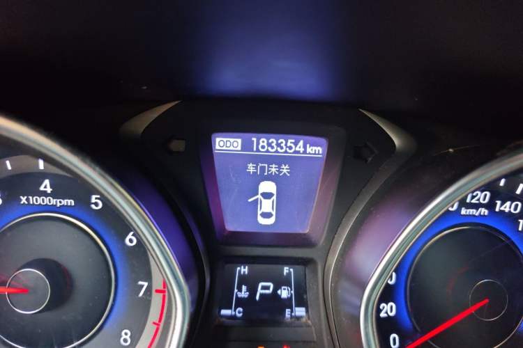 Used Hyundai Elantra (5th Generation / Langdong) 2015 1.6L Automatic Leading Model Odometer Close Up