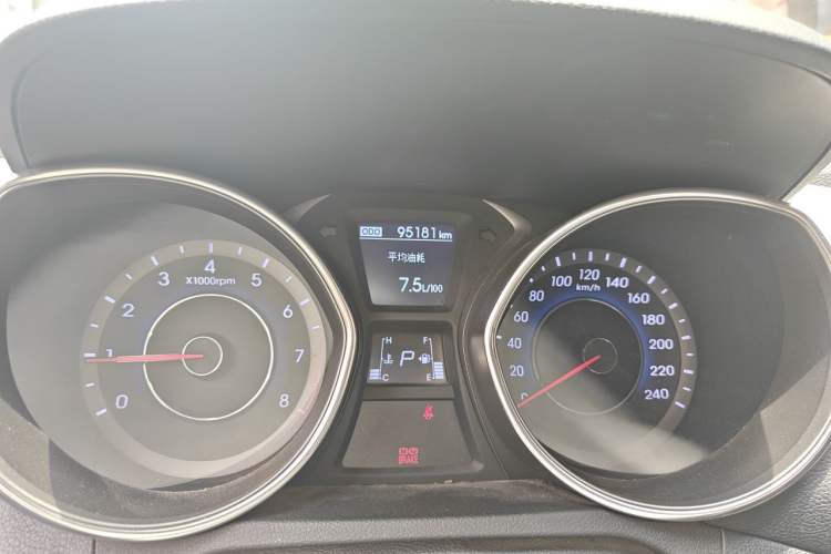 Used Hyundai Elantra (5th Generation / Langdong) 2015 1.6L Automatic Luxury Model Odometer Close Up