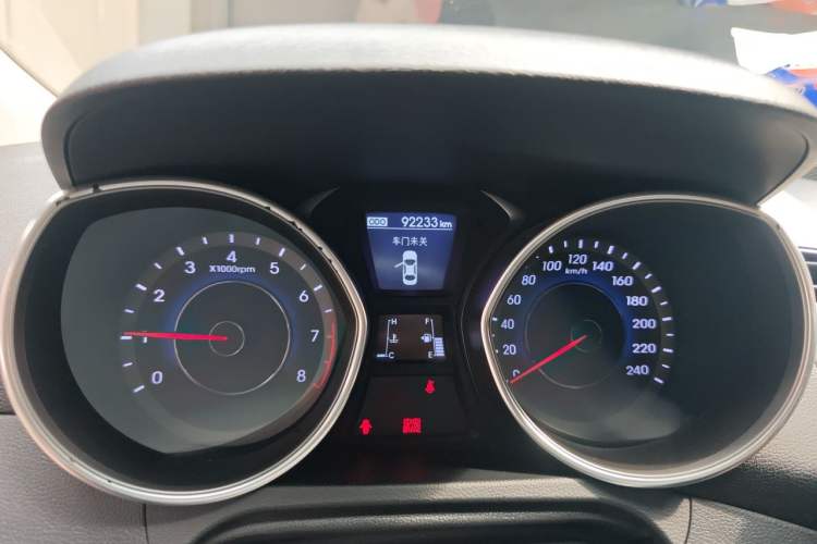 Used Hyundai Elantra (5th Generation / Langdong) 2015 1.6L Manual Leading Model Odometer Close Up