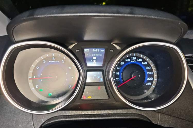 Used Hyundai Elantra (5th Generation / Langdong) 2015 1.6L Automatic Leading Model Odometer Close Up