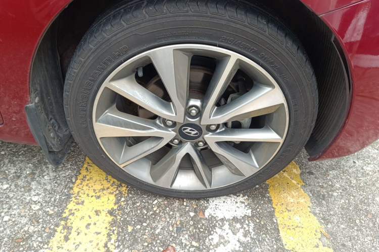 Used Hyundai Elantra (5th Generation / Langdong) 2015 1.6L Automatic Leading Model Right Front Wheel Hub