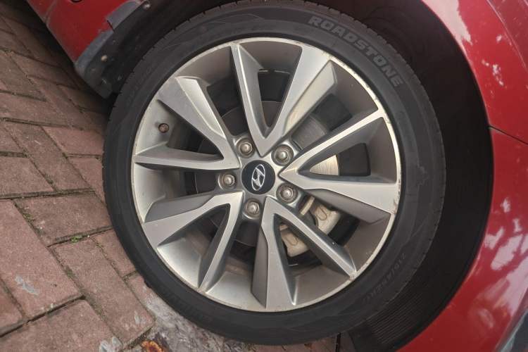 Used Hyundai Elantra (5th Generation / Langdong) 2015 1.6L Automatic Luxury Model Right Front Wheel Hub