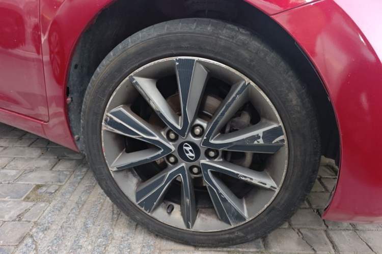 Used Hyundai Elantra (5th Generation / Langdong) 2015 1.6L Automatic Leading Model Right Front Wheel Hub