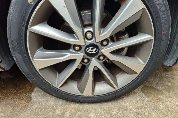 Used Hyundai Elantra (5th Generation / Langdong) 2015 1.6L Automatic Leading Model Right Front Wheel Hub
