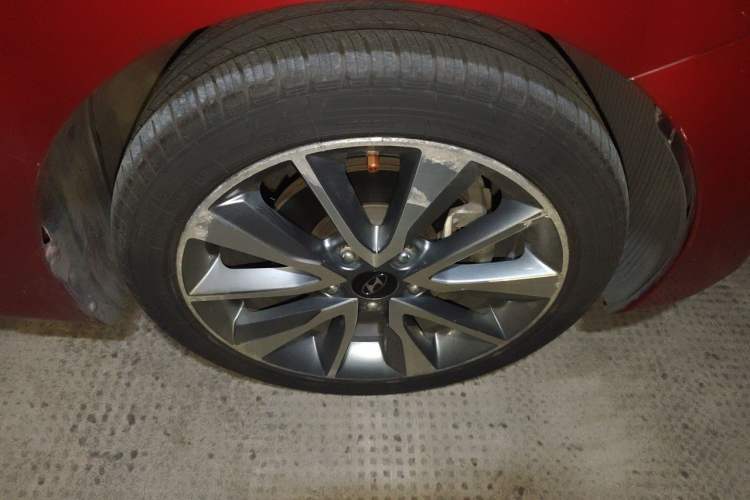 Used Hyundai Elantra (5th Generation / Langdong) 2015 1.6L Automatic Leading Model Right Front Wheel Hub