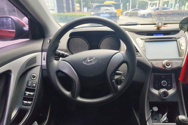 Used Hyundai Elantra (5th Generation / Langdong) 2015 1.6L Manual Fashion Edition Steering Wheel