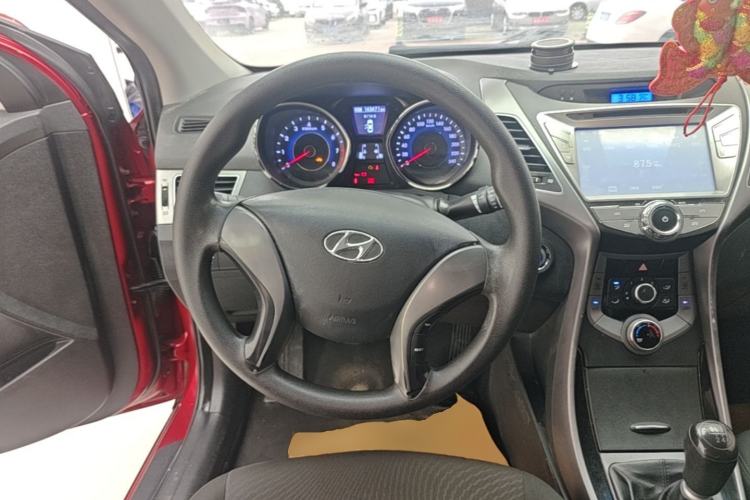 Used Hyundai Elantra (5th Generation / Langdong) 2015 1.6L Manual Leading Model Steering Wheel