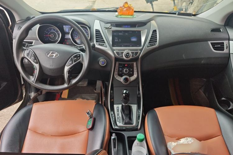 Used Hyundai Elantra (5th Generation / Langdong) 2015 1.6L Automatic Leading Model Center Console