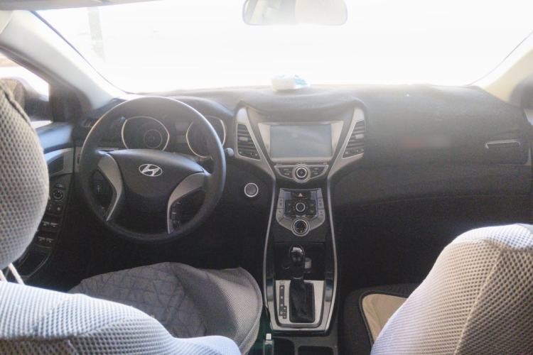 Used Hyundai Elantra (5th Generation / Langdong) 2015 1.6L Automatic Leading Model Center Console