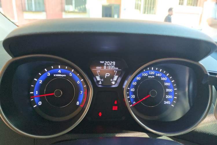 Used Hyundai Elantra (5th Generation / Langdong) 2015 1.6L Automatic Fashion Model Odometer Close Up