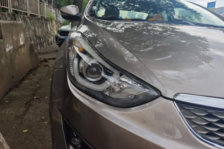 Used Hyundai Elantra (5th Generation / Langdong) 2015 1.6L Automatic Leading Model Right Front Headlight
