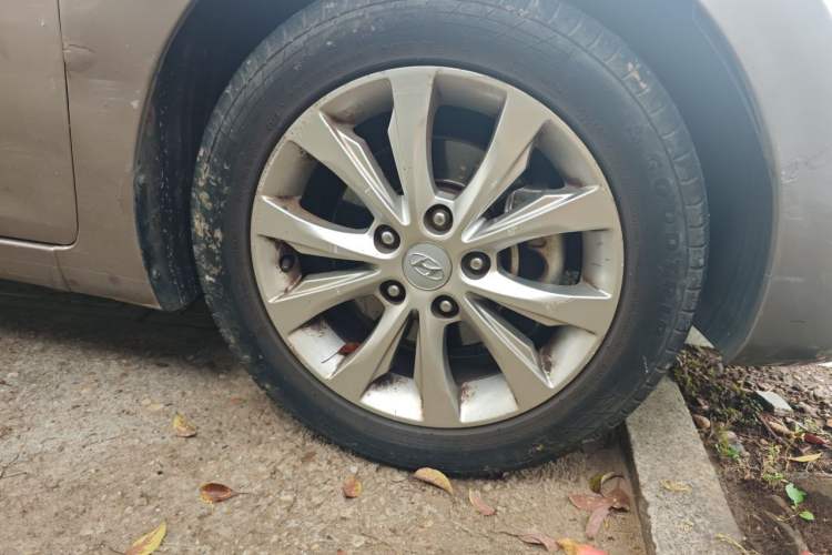 Used Hyundai Elantra (5th Generation / Langdong) 2015 1.6L Automatic Leading Model Right Front Wheel Hub