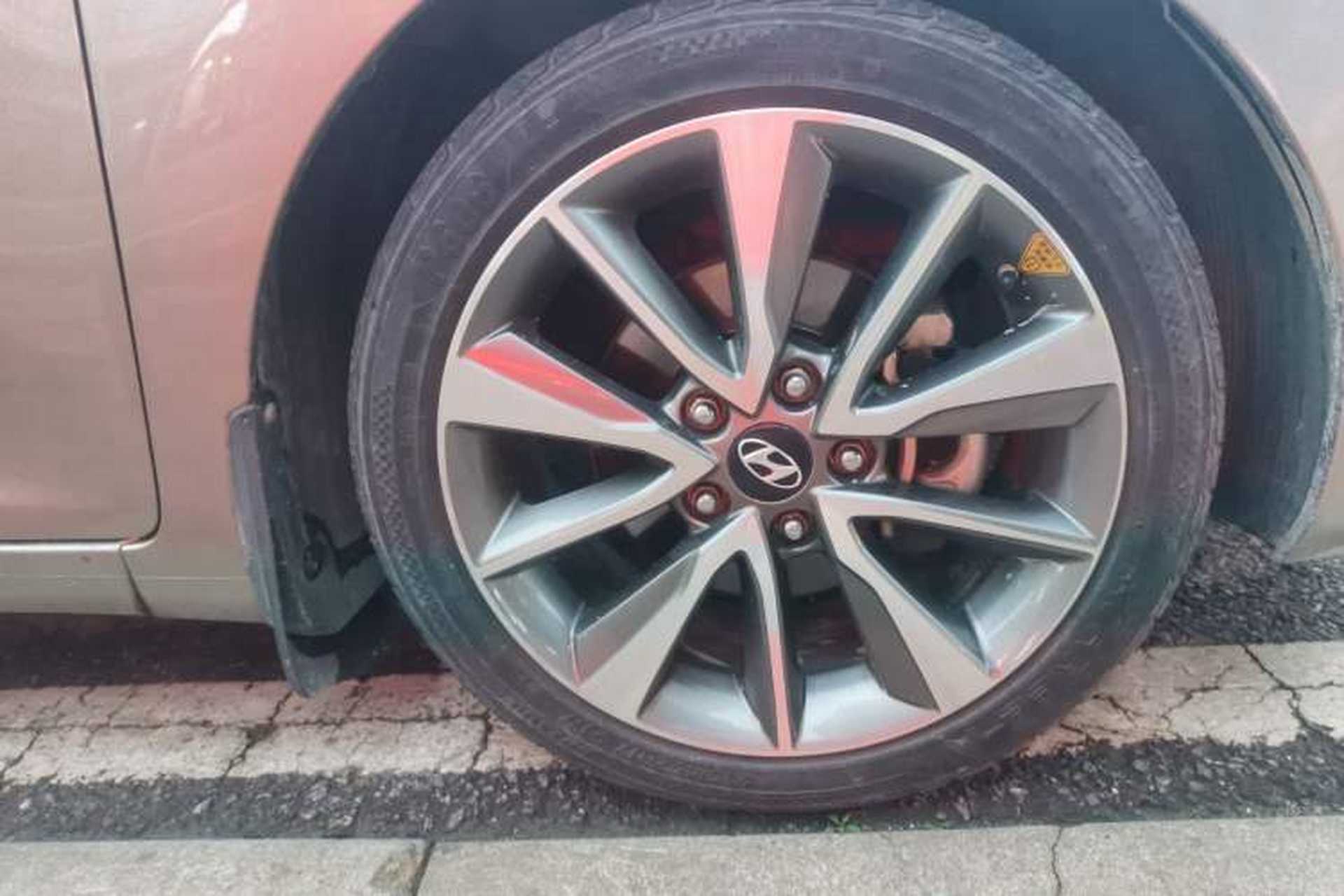 Used Hyundai Elantra (5th Generation / Langdong) 2015 1.6L Automatic Leading Model Right Front Wheel Hub