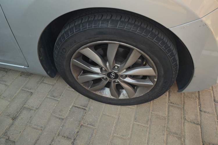 Used Hyundai Elantra (5th Generation / Langdong) 2015 1.6L Automatic Fashion Model Right Front Wheel Hub