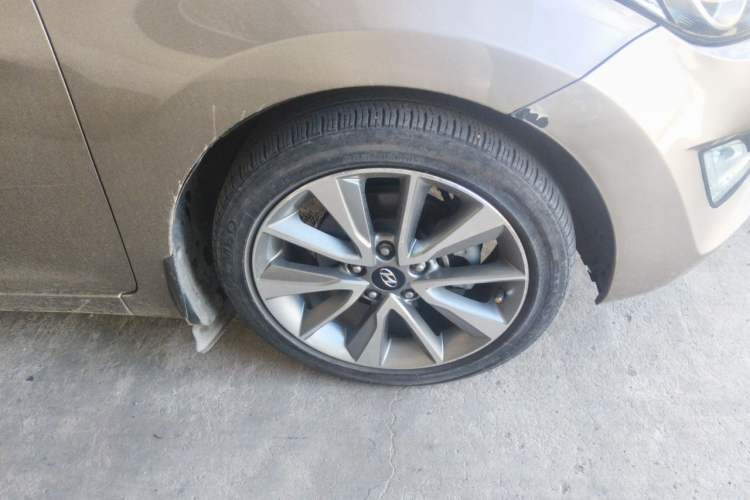 Used Hyundai Elantra (5th Generation / Langdong) 2015 1.6L Automatic Leading Model Right Front Wheel Hub