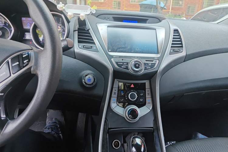 Used Hyundai Elantra (5th Generation / Langdong) 2015 1.6L Automatic Leading Model Audio And AC Panel