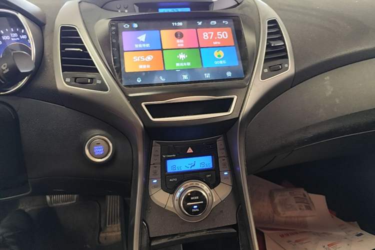 Used Hyundai Elantra (5th Generation / Langdong) 2015 1.6L Automatic Luxury Model Audio And AC Panel