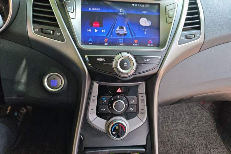 Used Hyundai Elantra (5th Generation / Langdong) 2015 1.6L Automatic Leading Model Audio And AC Panel