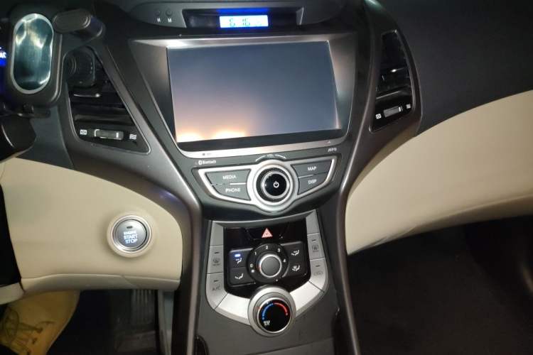 Used Hyundai Elantra (5th Generation / Langdong) 2015 1.6L Automatic Leading Model Audio And AC Panel