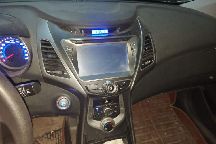 Used Hyundai Elantra (5th Generation / Langdong) 2015 1.6L Manual Leading Model Audio And AC Panel