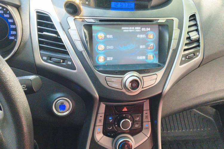 Used Hyundai Elantra (5th Generation / Langdong) 2015 1.6L Manual Leading Model Audio And AC Panel