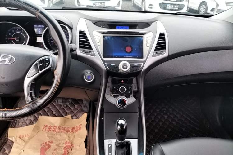 Used Hyundai Elantra (5th Generation / Langdong) 2015 1.6L Automatic Leading Model Audio And AC Panel