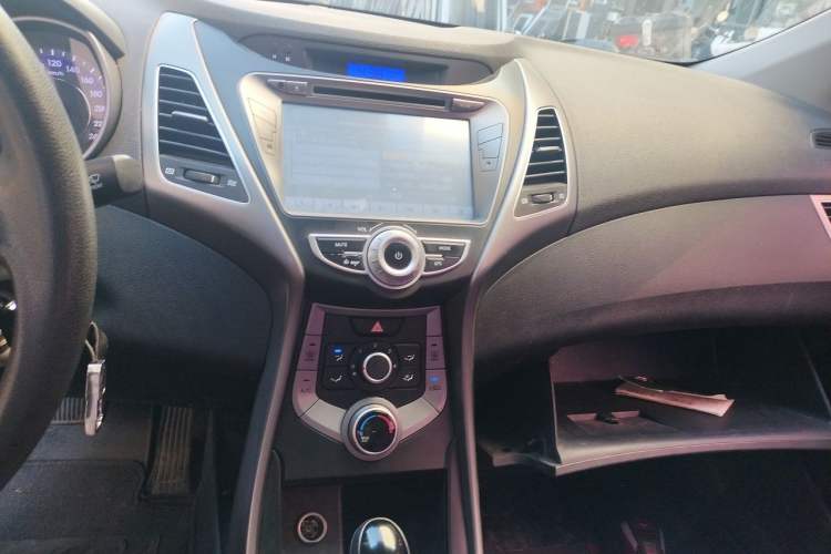 Used Hyundai Elantra (5th Generation / Langdong) 2015 1.6L Automatic Fashion Model Audio And AC Panel