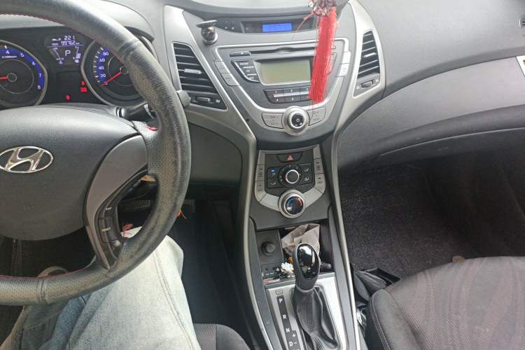 Used Hyundai Elantra (5th Generation / Langdong) 2015 1.6L Automatic Fashion Model Audio And AC Panel