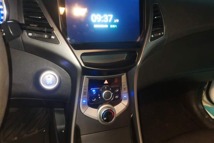 Used Hyundai Elantra (5th Generation / Langdong) 2015 1.6L Manual Leading Model Audio And AC Panel