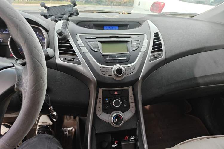 Used Hyundai Elantra (5th Generation / Langdong) 2015 1.6L Manual Fashion Edition Audio And AC Panel