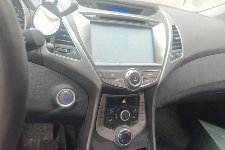 Used Hyundai Elantra (5th Generation / Langdong) 2015 1.6L Manual Leading Model Audio And AC Panel