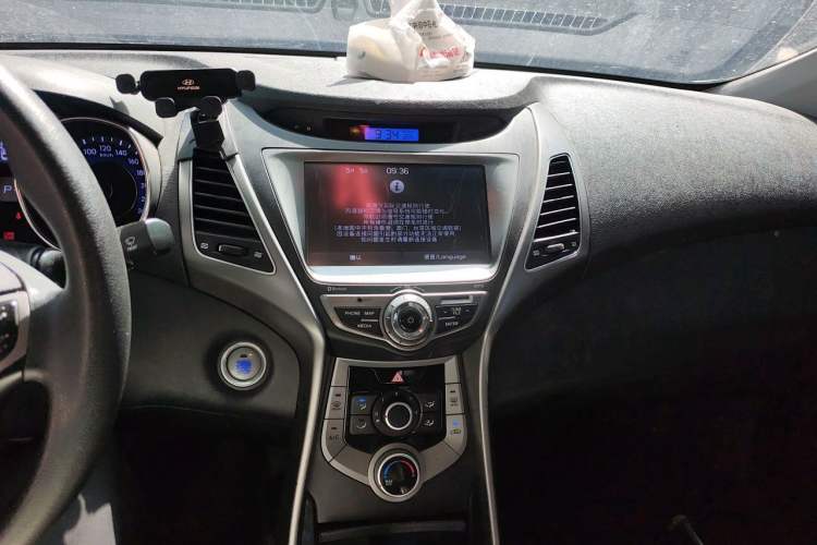 Used Hyundai Elantra (5th Generation / Langdong) 2015 1.6L Automatic Leading Model Audio And AC Panel